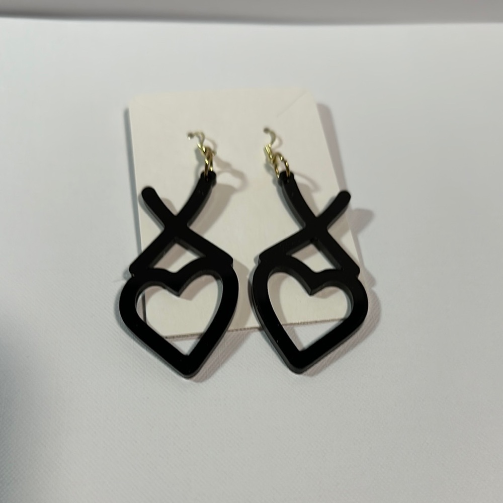 Black Geometric Heart Earrings with Modern Design
